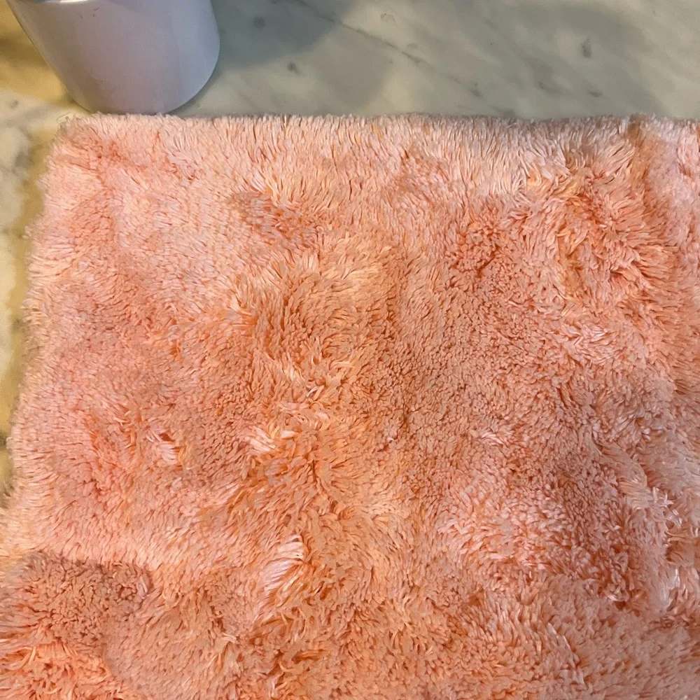 Martha stewart 100% nylon collection Bath rug 18 by 24 Inches
